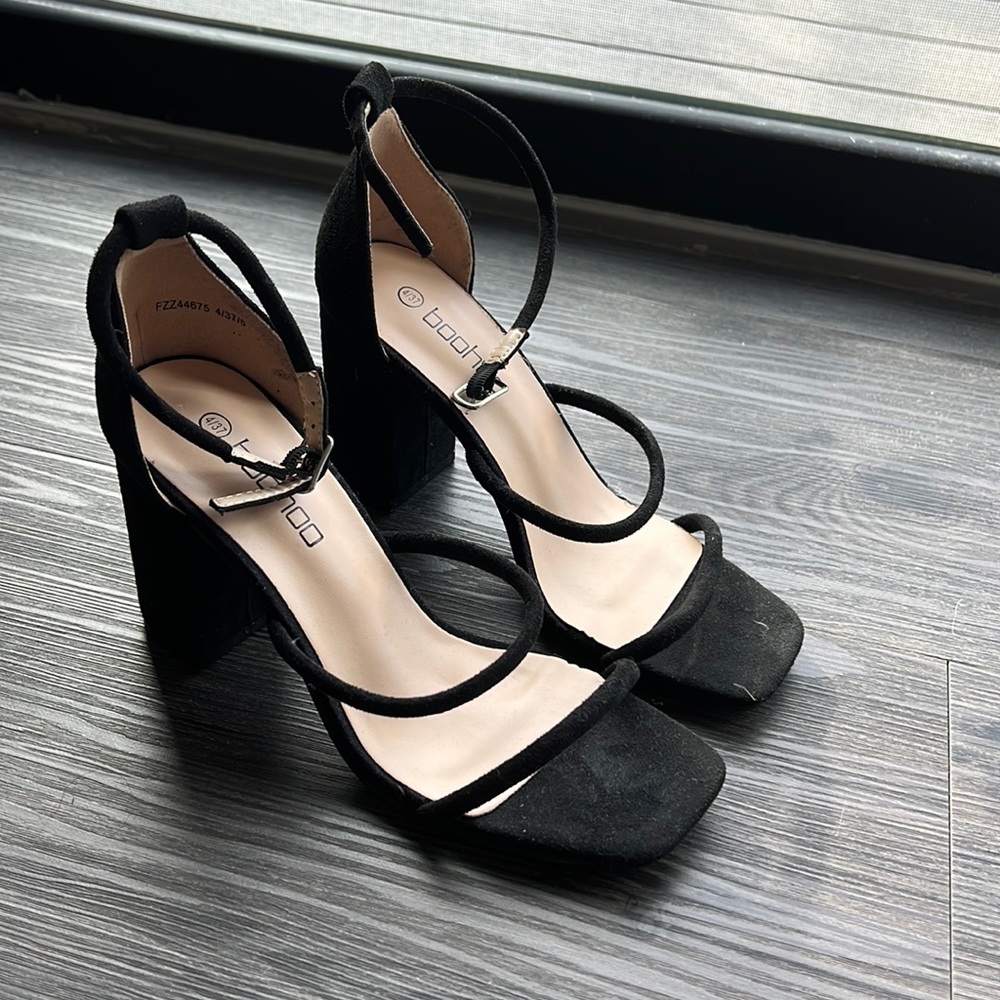 Black strapped heel 7 - Picture 1 of 2